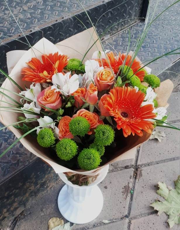 Букет цветов из: Герберы, Хризантемы, Альстромерии и Розы в Корсакове