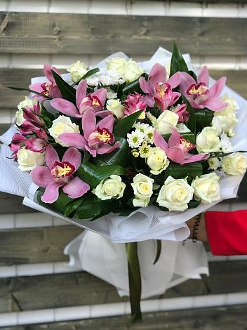 Букет цветов из: Розы и Хризантемы в Корсакове