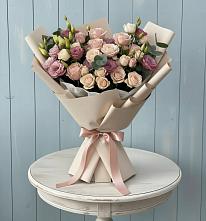 Букет цветов из:  Розы и Лизиантусы в Корсакове