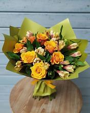 Букет цветов из:  Альстромерии и Розы в Корсакове