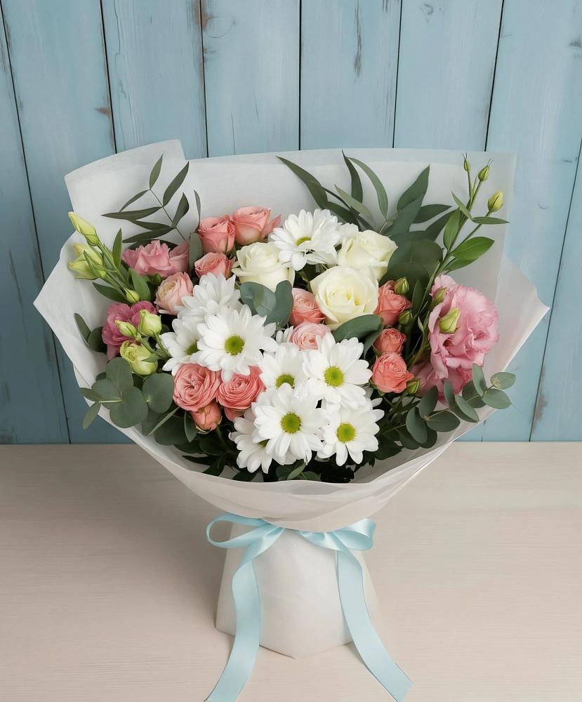Букет цветов из: Розы, Лизиантусы и Хризантемы в Корсакове