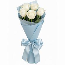 Букет 5 Белых роз Проуд в Корсакове