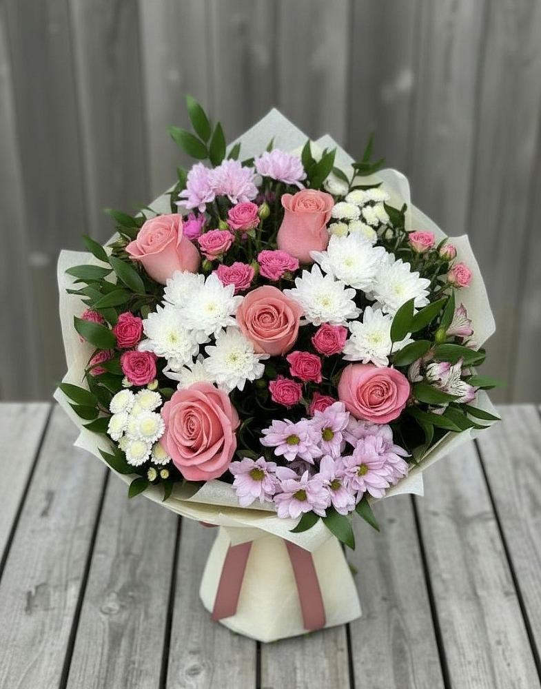 Букет цветов из: Альстромерии, Гвоздики, Розы и Хризантемы в Корсакове