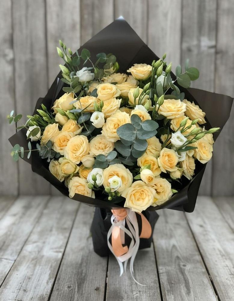 Букет цветов из: Розы и Лизиантусы в Корсакове