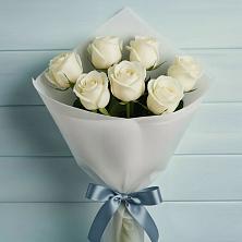 Букет 7 Белых роз Эдлесс Лав в Корсакове
