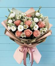 Букет цветов из:  Розы, Альстромерии и Лизиантусы #REPLACE_PRED# Корсакове