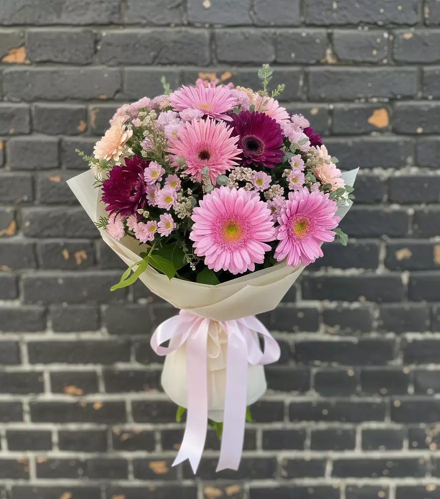 Букет цветов из: Герберы и Хризантемы в Корсакове