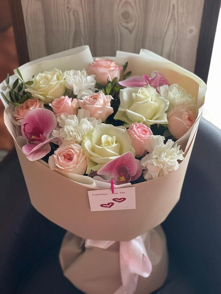 Букет цветов из: Орхидеи, Розы и Гвоздики в Корсакове