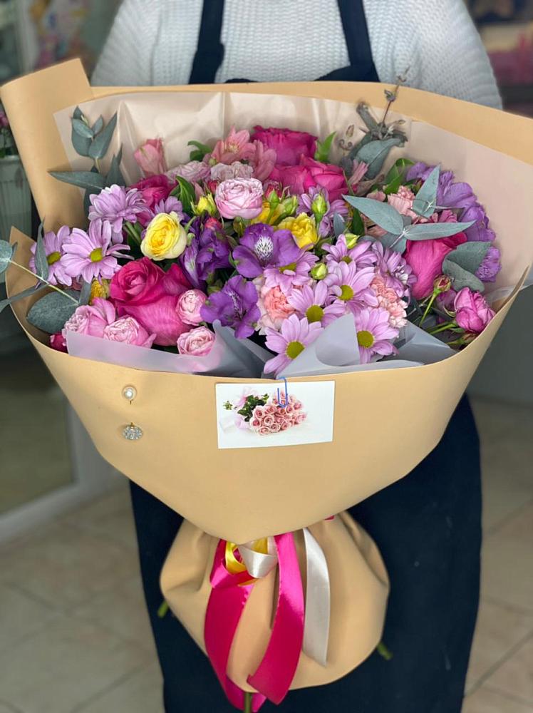 Букет цветов из: Хризантемы, Гвоздики и Альстромерии в Корсакове