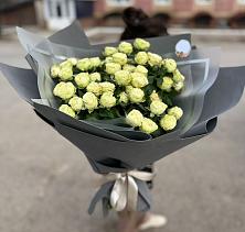 Букет Белые кустовые розы Солинеро в Корсакове