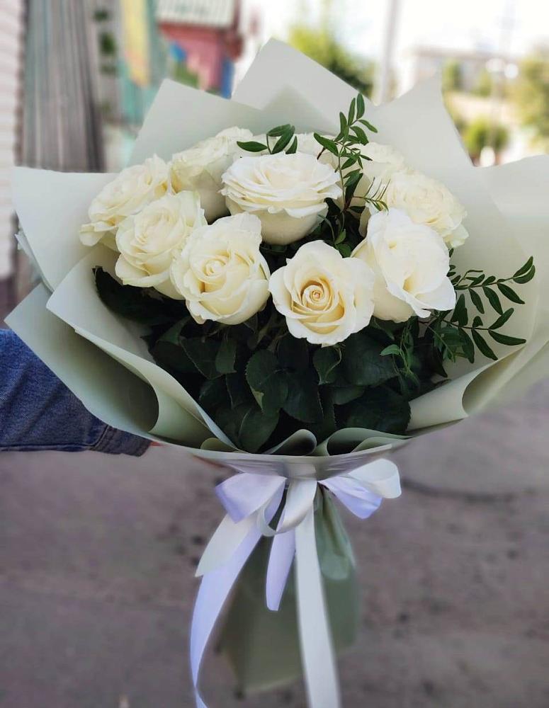 Букет Белые розы Проуд в Корсакове