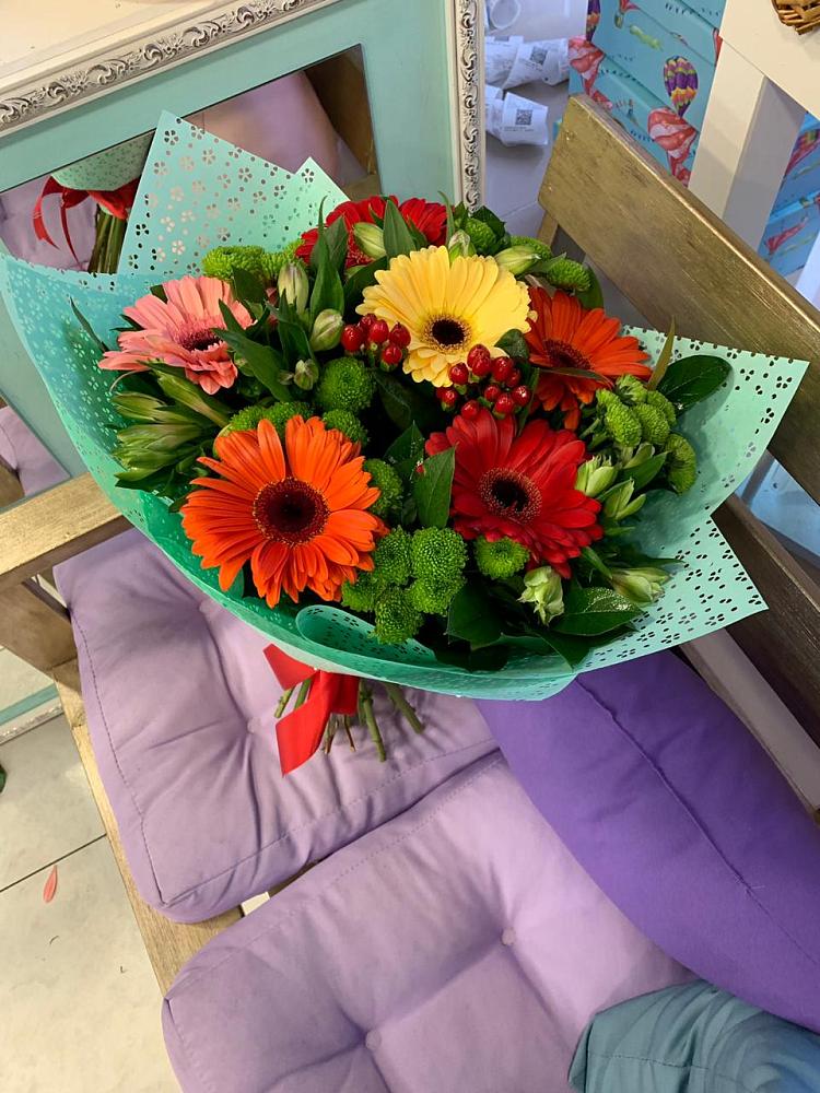 Букет цветов из: Герберы, Хризантемы и Альстромерии в Корсакове