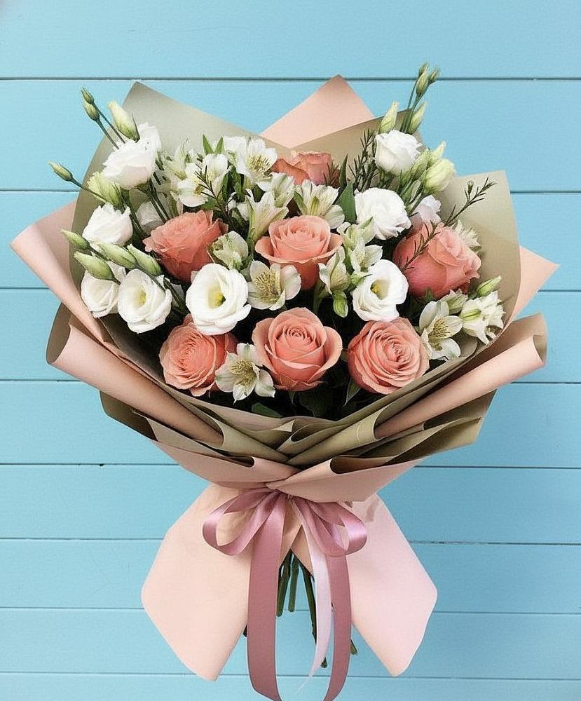 Букет цветов из: Розы, Альстромерии и Лизиантусы в Корсакове
