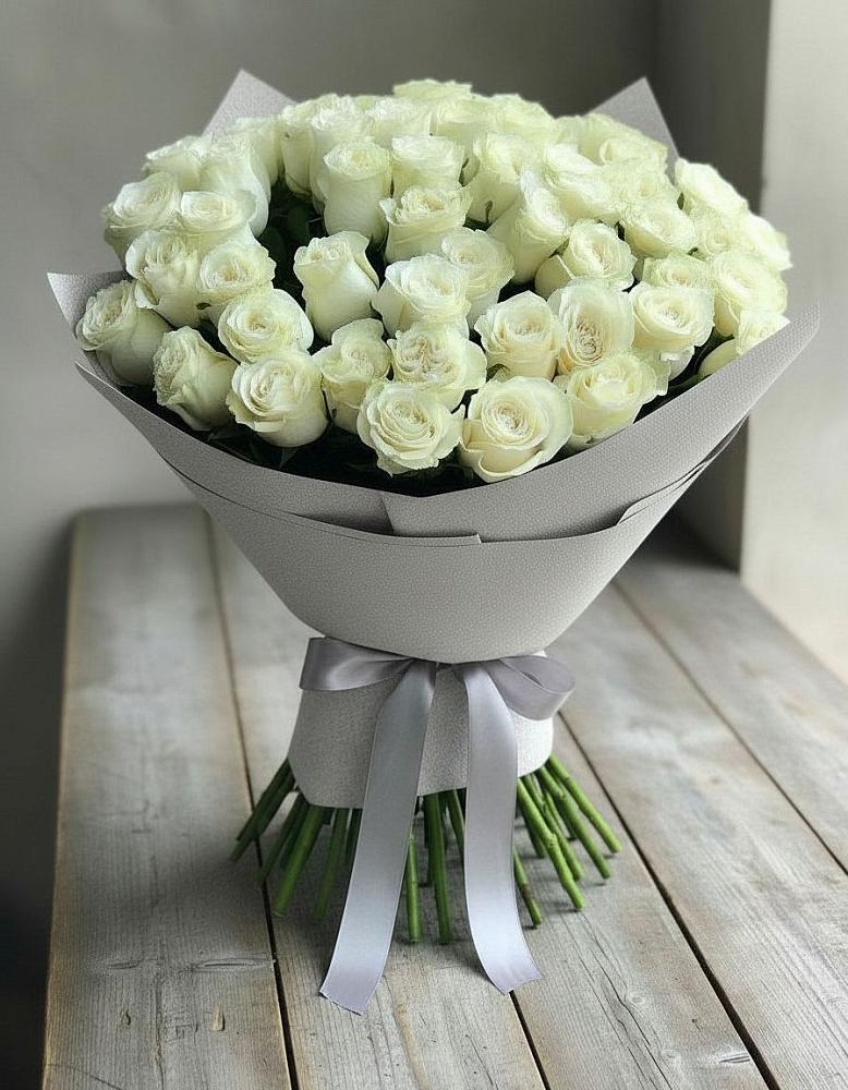 Букет 35 Белых роз в Корсакове