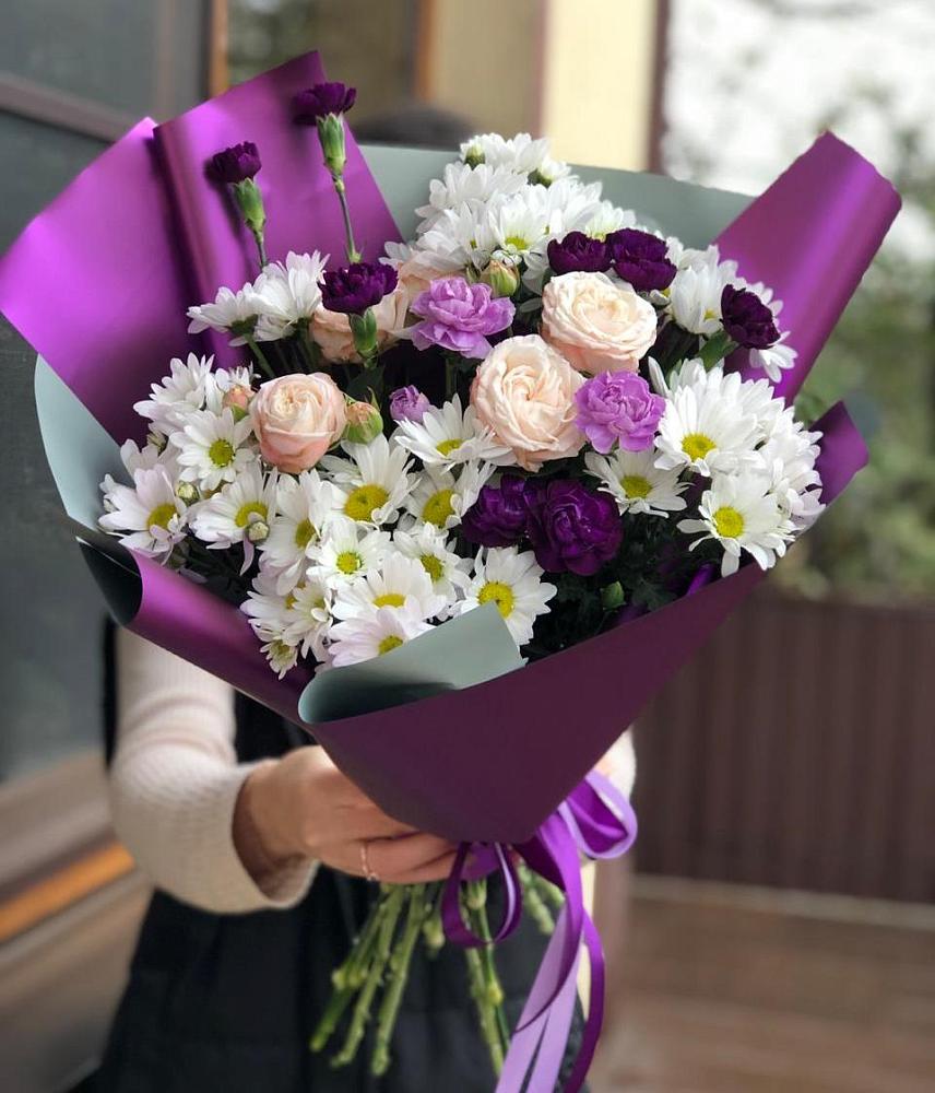 Букет цветов из: Хризантемы, Гвоздики и Розы в Корсакове