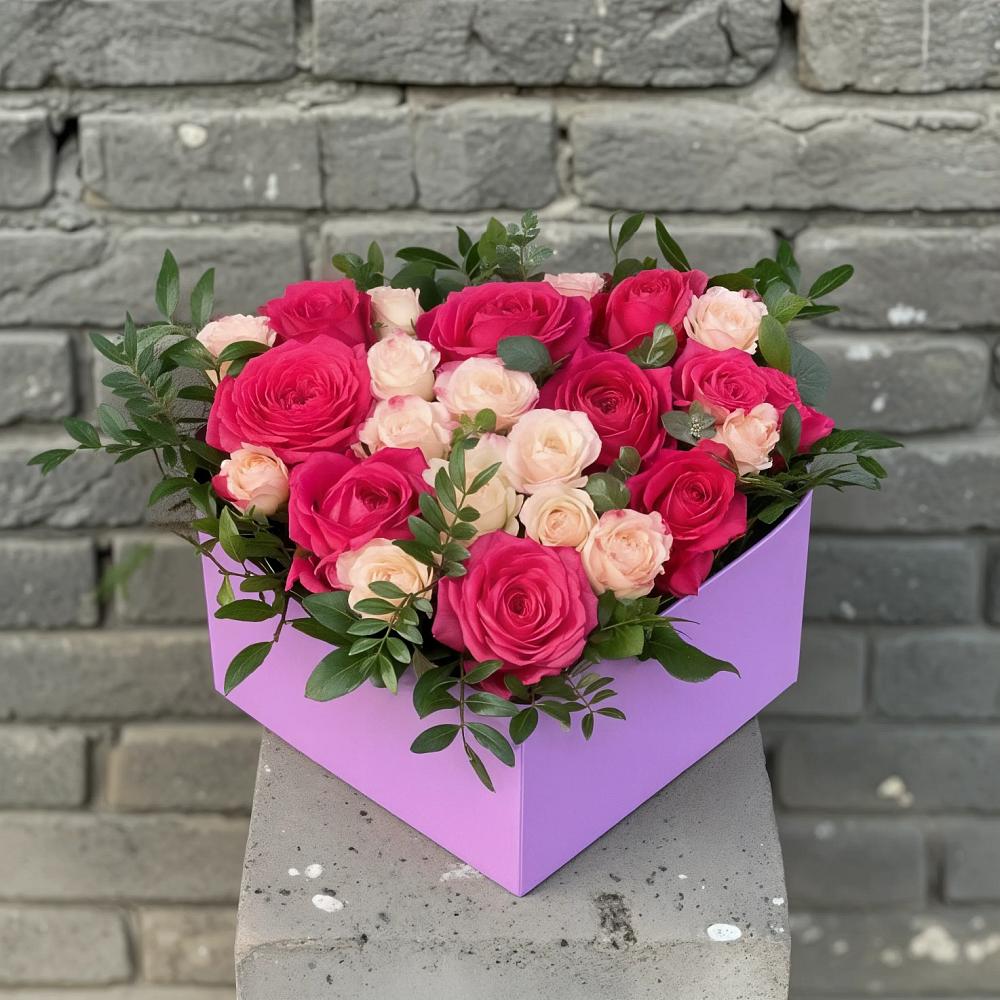Цветочная композиция из Розы в коробке в Корсакове