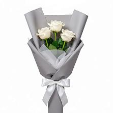 Букет 3 белые розы в Корсакове