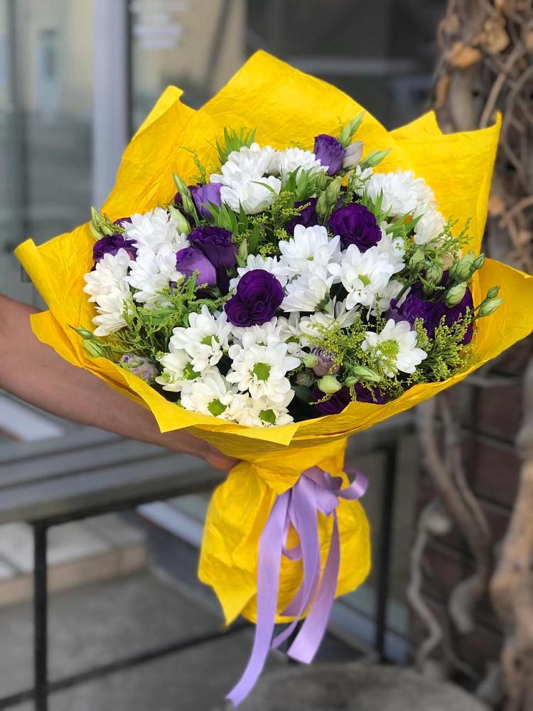 Букет цветов из: Ирисы, Хризантемы и Ромашки в Корсакове