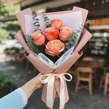 Букет цветов из:  Розы в Корсакове