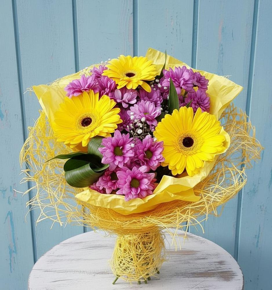 Букет цветов из: Хризантемы и Герберы в Корсакове
