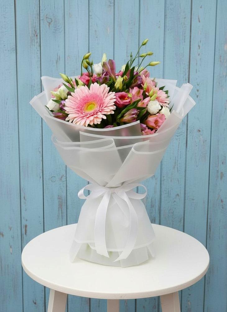 Букет цветов из: Герберы, Альстромерии и Лизиантусы в Корсакове