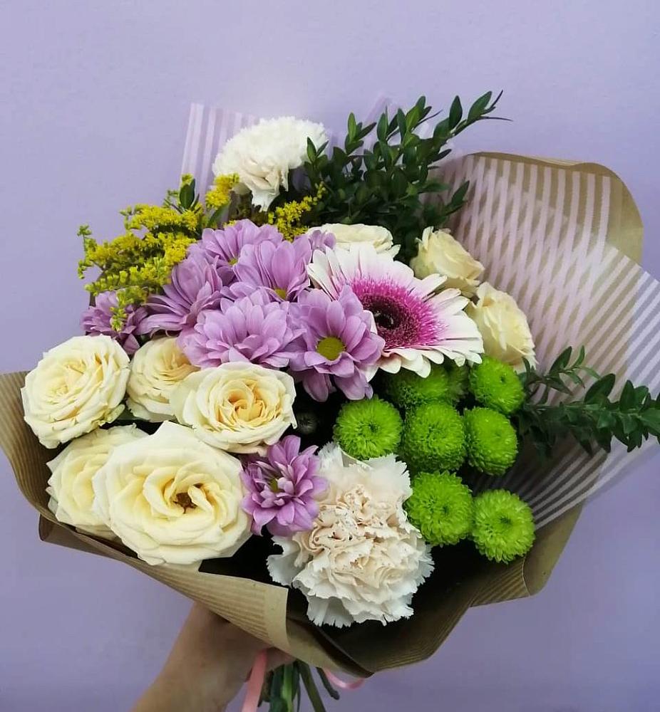 Букет цветов из: Хризантемы, Розы, Гвоздики и Герберы в Корсакове