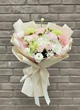 Букет цветов из:  Гвоздики, Розы, Лизиантусы и Хризантемы в Корсакове
