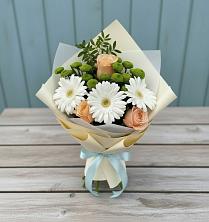 Букет цветов из:  Герберы, Розы и Хризантемы в Корсакове