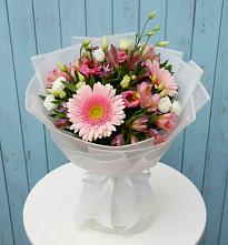Букет цветов из:  Герберы, Альстромерии и Лизиантусы в Корсакове