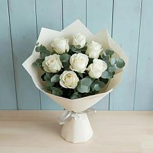 Букет Белые розы в Эвкалипте в Корсакове