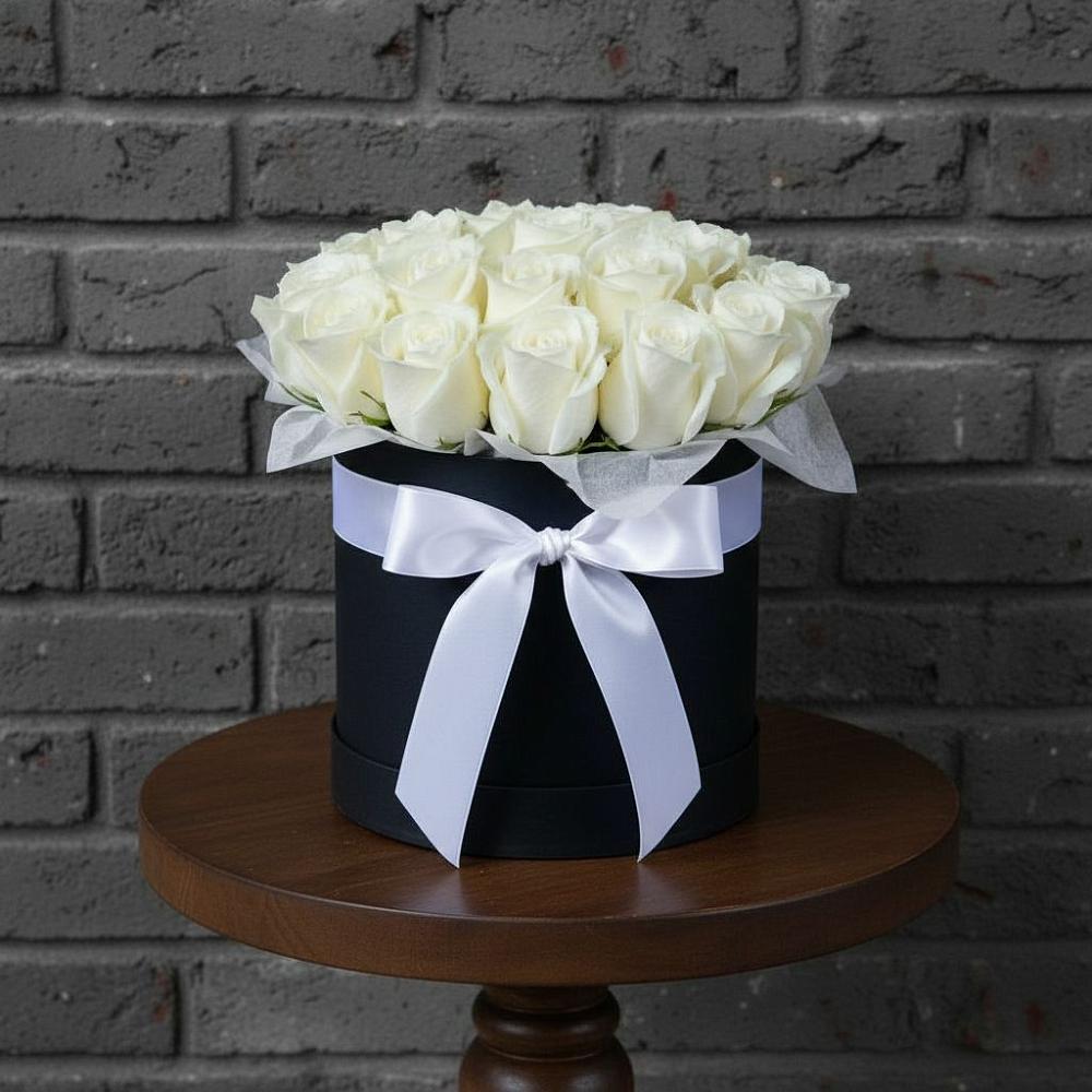 Цветочная композиция из Розы в шляпной коробке в Корсакове