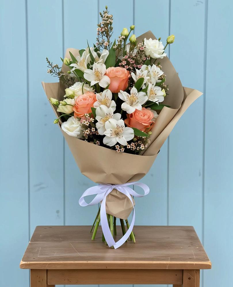 Букет цветов из: Альстромерии, Лизиантусы, Розы и Хризантемы в Корсакове