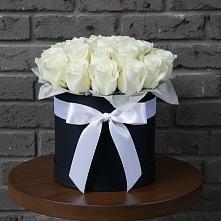 Цветочная композиция из Розы в шляпной коробке в Корсакове