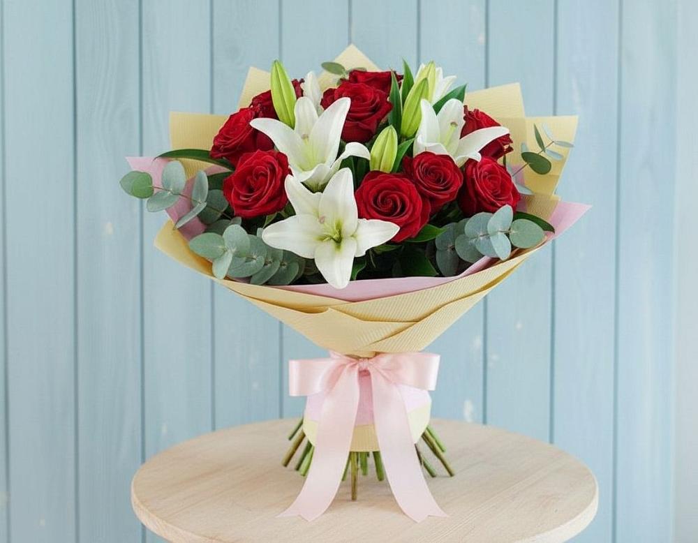 Букет цветов из: Лилии и Розы в Корсакове