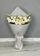 Букет цветов из:  Розы и Лизиантусы в Корсакове